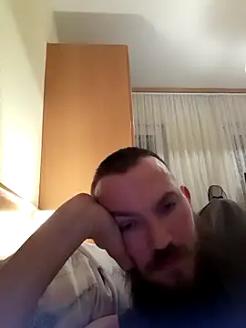 Snapshot of Klinsch chatting on February 17, 10:16 pm Klinsch online show from February 17, 10:16 pm