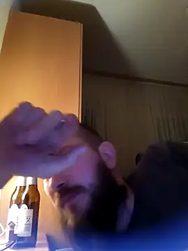 Snapshot of Klinsch chatting on February 23, 9:12 pm Klinsch online show from February 23, 9:12 pm