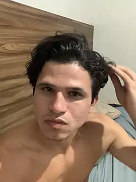 pedrovkr3 online show from December 5, 10:45 pm