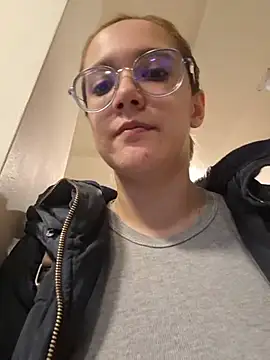 Snapshot of NaomiShimizu chatting on February 1, 7:01 pm NaomiShimizu online show from February 1, 7:01 pm