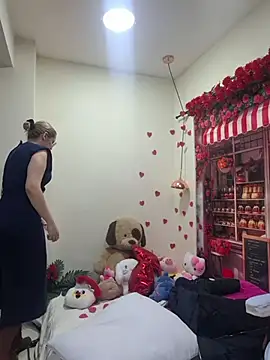 Snapshot of NaomiShimizu chatting on February 23, 8:17 pm NaomiShimizu online show from February 23, 8:17 pm