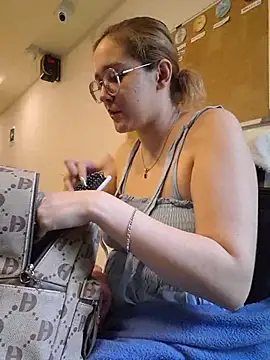 NaomiShimizu online show from April 4, 7:33 pm