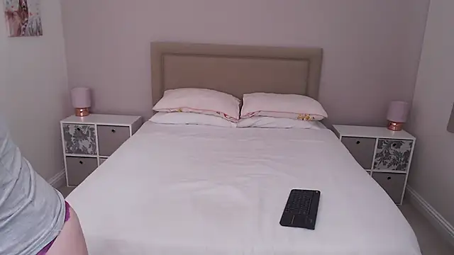 British Goddess Anna online show from January 3, 11:25 am