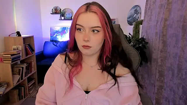 CoralineKeyns online show from April 18, 4:05 am