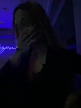 Snapshot of Lunalikaiya chatting on November 16, 4:23 pm Lunalikaiya online show from November 16, 4:23 pm