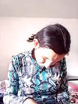 Snapshot of Cameron_puppy chatting on October 31, 7:48 pm Cameron puppy online show from October 31, 7:48 pm