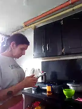 Snapshot of Cameron_puppy chatting on November 13, 4:39 pm Cameron puppy online show from November 13, 4:39 pm