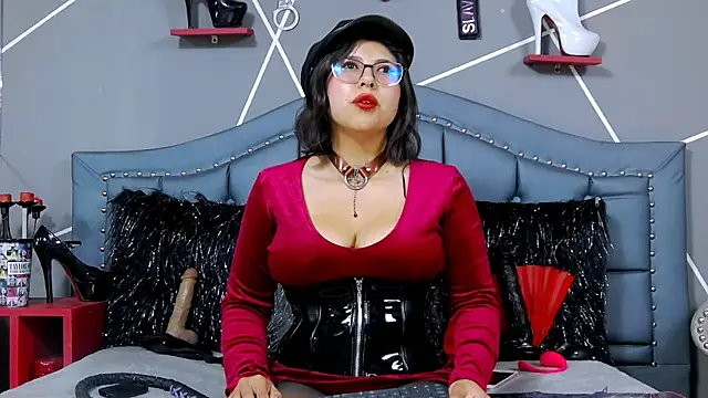 Snapshot of Evangeline chatting on February 28, 11:01 pm Evangeline online show from February 28, 11:01 pm