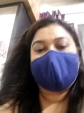 indianlisa5 online show from April 4, 8:28 pm