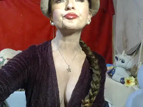hottieperla online show from October 3, 6:05 pm
