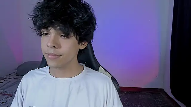 Snapshot of Alan26_ chatting on November 18, 2:28 am Alan26 online show from November 18, 2:28 am