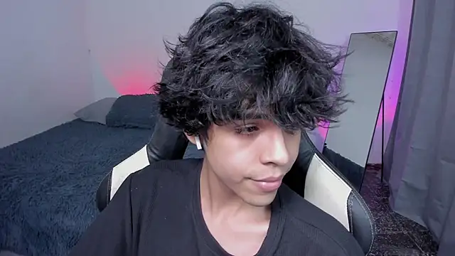 Snapshot of Alan26_ chatting on January 19, 4:38 am Alan26 online show from January 19, 4:38 am