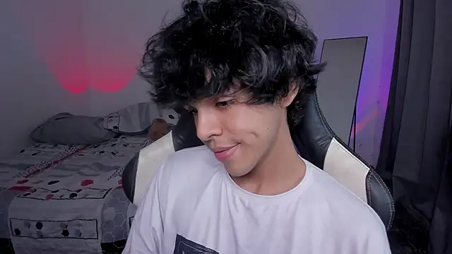 Snapshot of Alan26_ chatting on February 2, 6:34 am Alan26 online show from February 2, 6:34 am