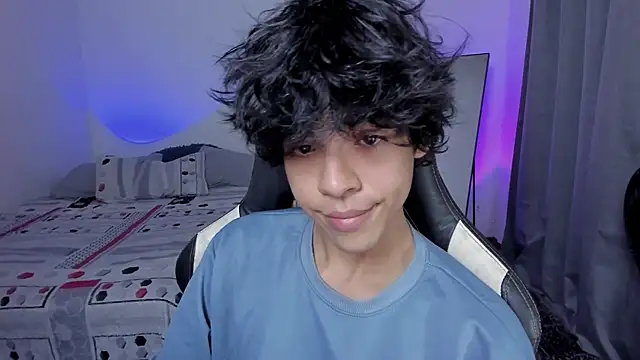 Snapshot of Alan26_ chatting on February 24, 2:09 am Alan26 online show from February 24, 2:09 am