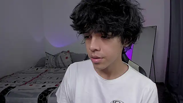 Snapshot of Alan26_ chatting on February 26, 3:44 pm Alan26 online show from February 26, 3:44 pm