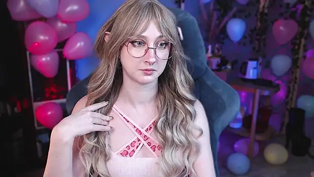 Snapshot of Rory_Pink chatting on February 14, 11:20 pm Rory Pink online show from February 14, 11:20 pm