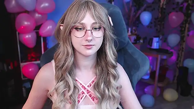 Snapshot of Rory_Pink chatting on February 15, 3:06 pm Rory Pink online show from February 15, 3:06 pm