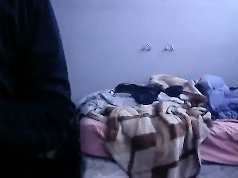 Snapshot of twinkerbell344 chatting on February 17, 12:43 am twinkerbell344 online show from February 17, 12:43 am
