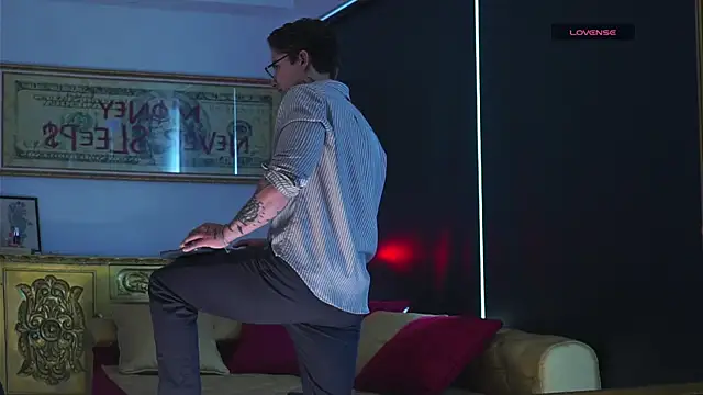 dantecoppolaa  online show from November 16, 7:19 pm