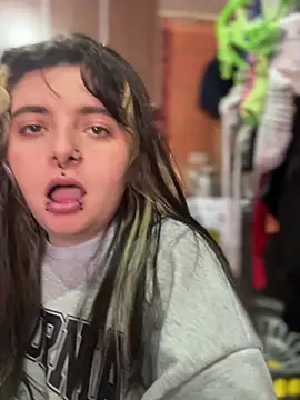 Sachi Meow online show from March 22, 8:45 pm