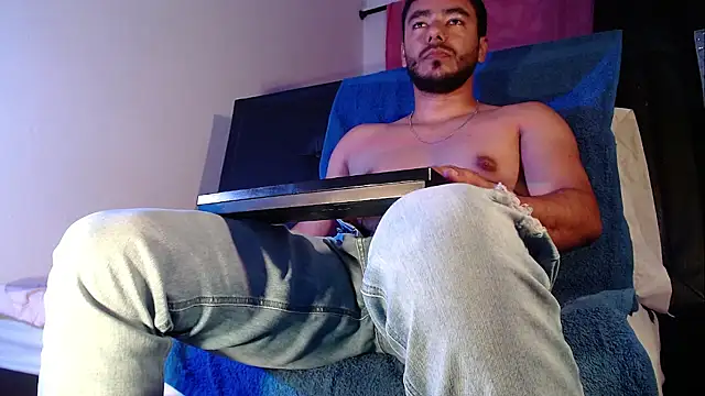 Tommhot online show from November 12, 7:57 pm