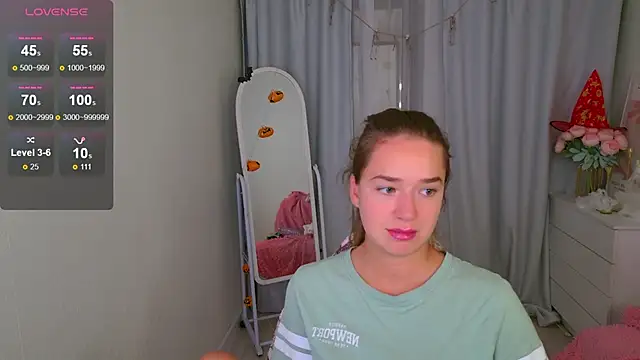 LovelyJessie online show from October 26, 1:50 pm