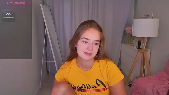 LovelyJessie online show from April 25, 1:52 pm