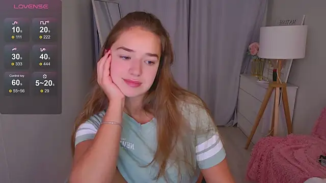 LovelyJessie online show from April 28, 1:49 pm