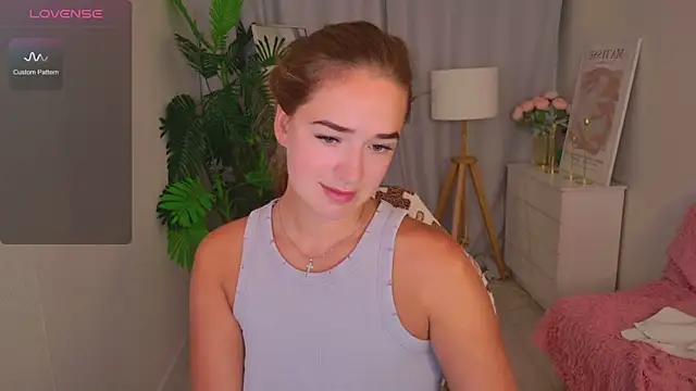 Snapshot of LovelyJessie chatting on June 7, 2:21 pm LovelyJessie online show from June 7, 2:21 pm