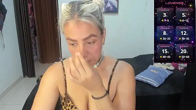 Snapshot of LuCKy_JoK chatting on September 12, 7:36 pm LuCKy JoK online show from September 12, 7:36 pm