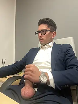 Snapshot of masterboss_ chatting on December 4, 12:36 pm masterboss online show from December 4, 12:36 pm