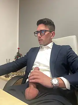 Snapshot of masterboss_ chatting on December 18, 7:53 pm masterboss online show from December 18, 7:53 pm