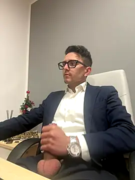 Snapshot of masterboss_ chatting on December 19, 12:45 pm masterboss online show from December 19, 12:45 pm