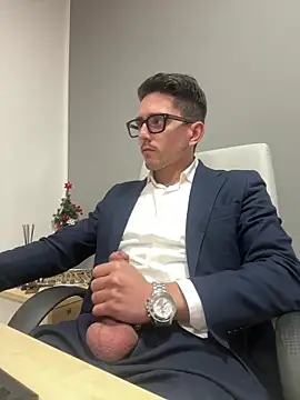 Snapshot of masterboss_ chatting on January 7, 12:40 pm masterboss online show from January 7, 12:40 pm