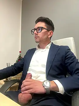 Snapshot of masterboss_ chatting on January 8, 12:29 pm masterboss online show from January 8, 12:29 pm