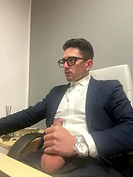 Snapshot of masterboss_ chatting on January 9, 12:41 pm masterboss online show from January 9, 12:41 pm