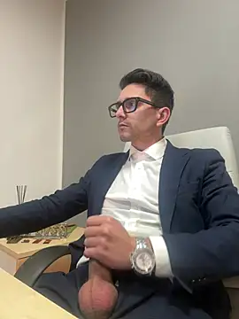 Snapshot of masterboss_ chatting on January 14, 12:44 pm masterboss online show from January 14, 12:44 pm