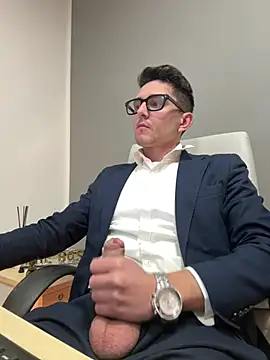 Snapshot of masterboss_ chatting on February 2, 12:37 pm masterboss online show from February 2, 12:37 pm