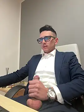 Snapshot of masterboss_ chatting on February 23, 12:57 pm masterboss online show from February 23, 12:57 pm