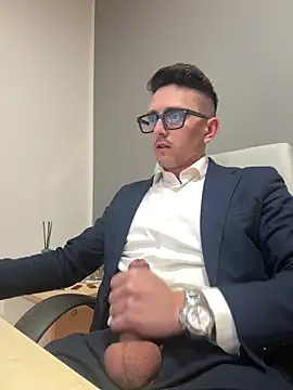 Snapshot of masterboss_ chatting on February 25, 1:32 pm masterboss online show from February 25, 1:32 pm