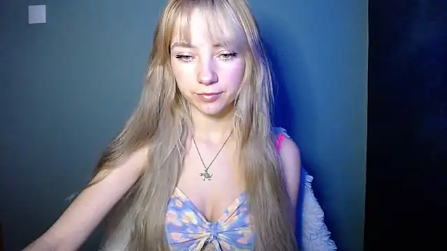 LuciaYoung online show from November 14, 7:51 am