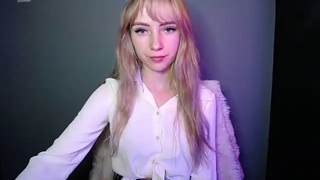 LuciaYoung online show from December 20, 7:32 pm