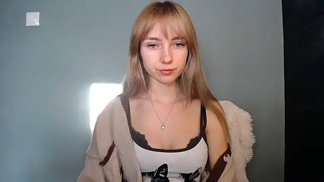 LuciaYoung online show from January 17, 7:46 am