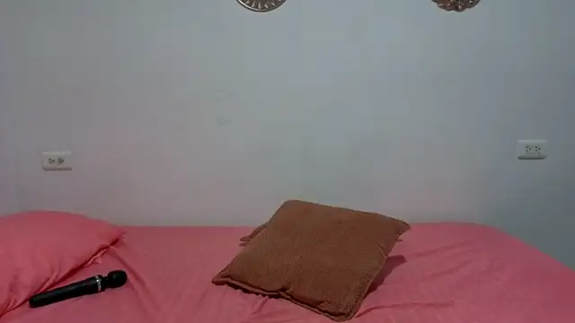 Issa Km  online show from December 20, 11:34 pm