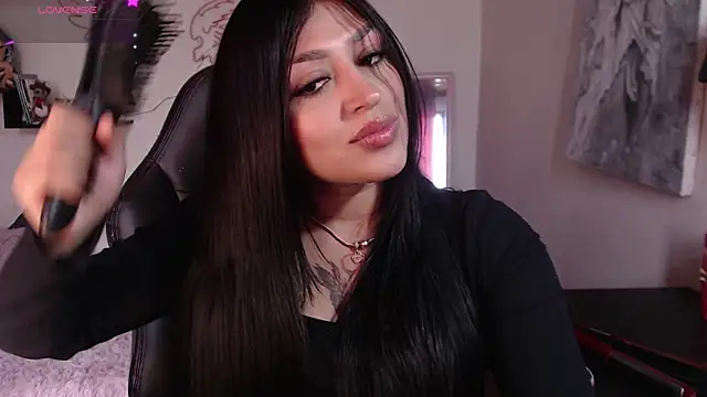 MissDennise online show from October 23, 5:33 pm