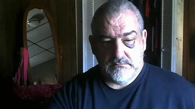 Snapshot of fire193 chatting on December 18, 3:40 pm fire193 online show from December 18, 3:40 pm