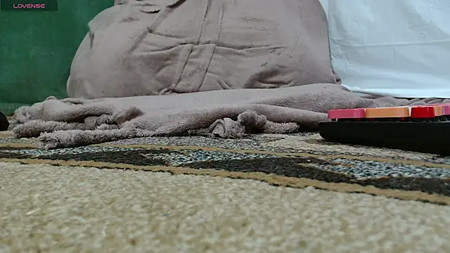 Snapshot of Luckyalice_4u chatting on February 18, 8:27 pm Luckyalice 4u online show from February 18, 8:27 pm