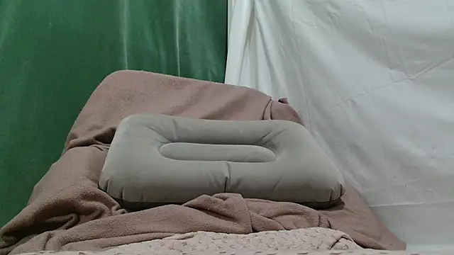 Snapshot of Luckyalice_4u chatting on February 28, 8:21 pm Luckyalice 4u online show from February 28, 8:21 pm