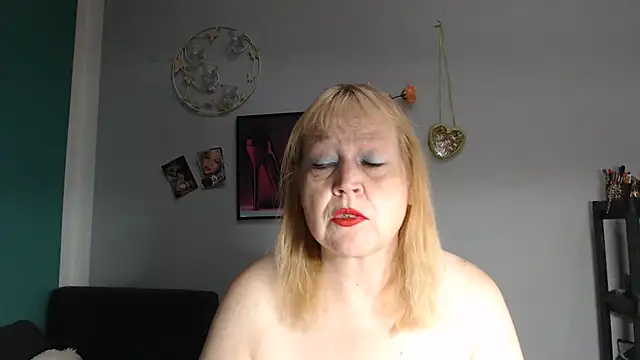 Snapshot of Blasflittchen chatting on July 6, 10:34 am Blasflittchen online show from July 6, 10:34 am