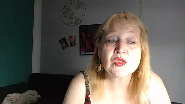 Snapshot of Blasflittchen chatting on July 12, 1:13 pm Blasflittchen online show from July 12, 1:13 pm